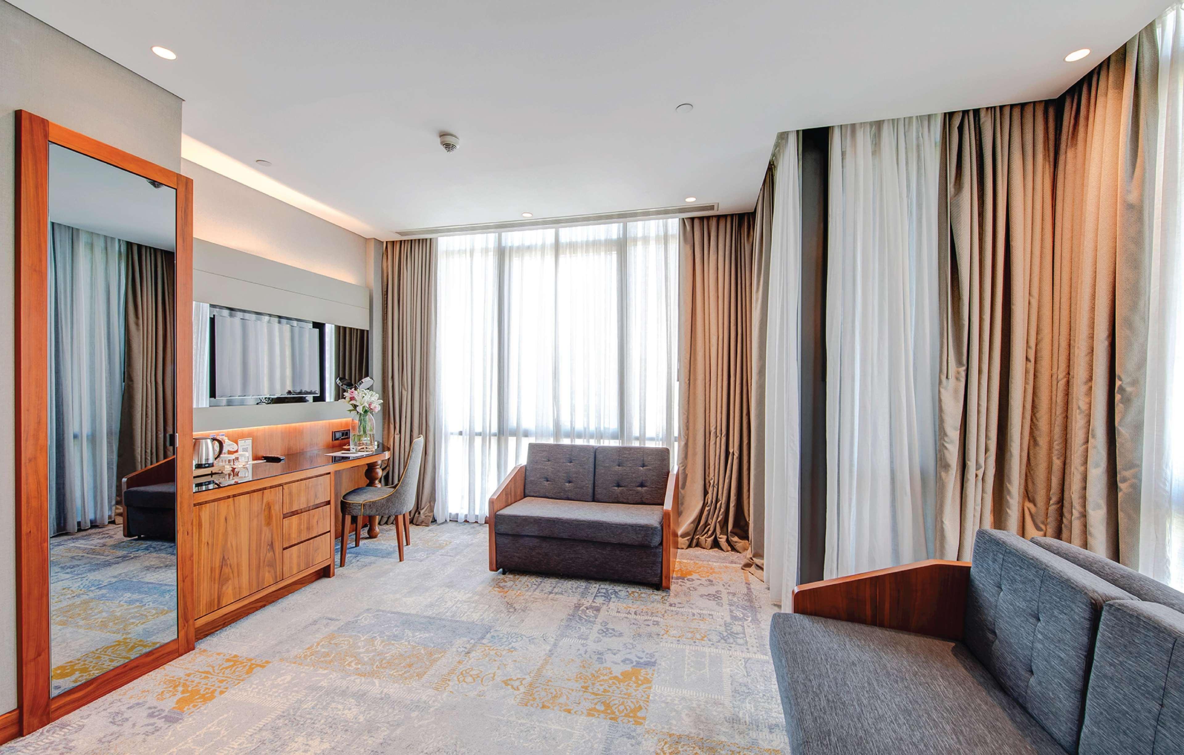 Отель Doubletree By Hilton Istanbul - Piyalepasa Экстерьер фото